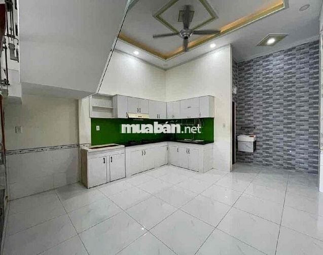 Nhà 3 Tầng Dĩ An, 64m2, Mặt Tiền 8M, Sổ Hồng Riêng, chỉ hơn 4 Tỷ