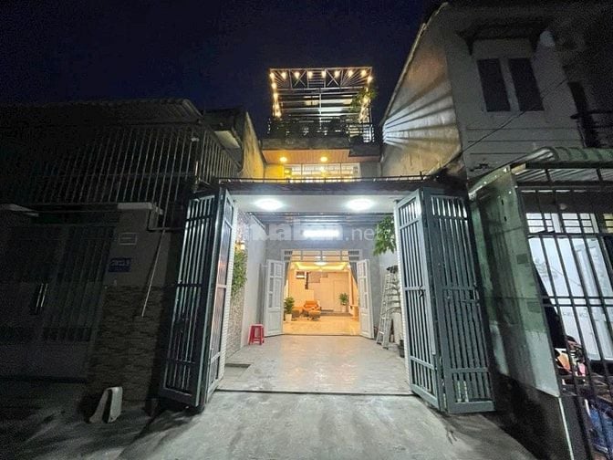 Gấp! Cần bán nhà 1trệt 2 lầu HXH Hoàng Việt,TB giá 2tỷ950/55,4m2. SHR