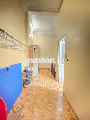 cần bán nhà đường giải Phóng. 45m2 xây 4 tầng, gần đường ô tô.