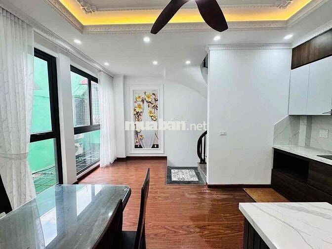 Cực Hót! Nhà Phố Láng Hạ - Ngõ Nông Gần Phố -full Nội Thất giá 8.25tỷ