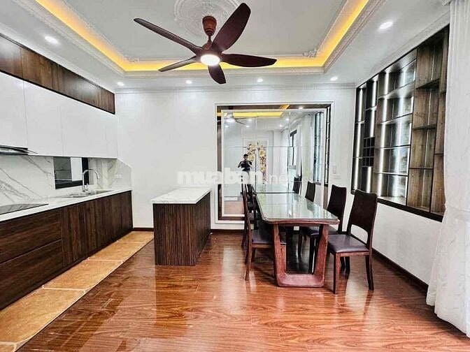 Cực Hót! Nhà Phố Láng Hạ - Ngõ Nông Gần Phố -full Nội Thất giá 8.25tỷ