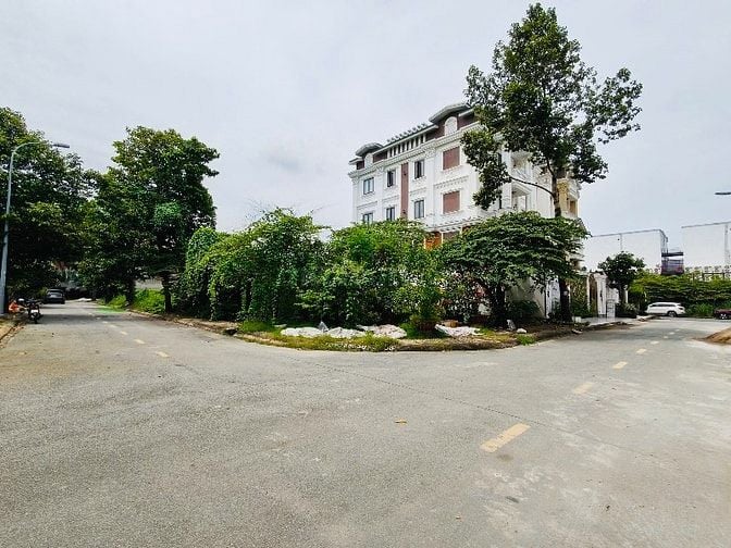 Siêu Phẩm! Bán nền góc P40 Huy Hoàng DT 248m2 giá 63 tỷ 12 rất đẹp