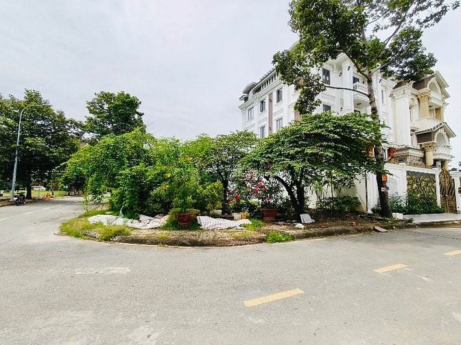 Siêu Phẩm! Bán nền góc P40 Huy Hoàng DT 248m2 giá 63 tỷ 12 rất đẹp