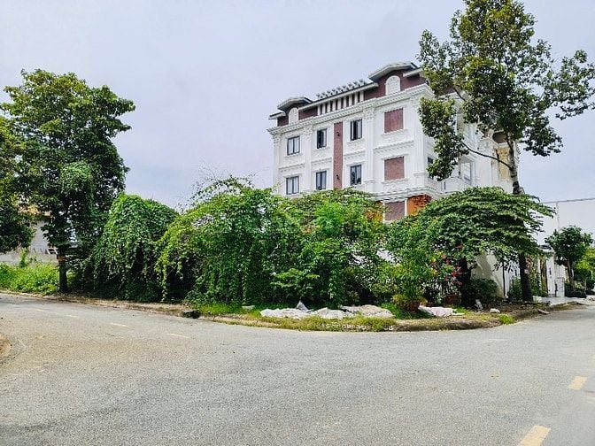 Siêu Phẩm! Bán nền góc P40 Huy Hoàng DT 248m2 giá 63 tỷ 12 rất đẹp