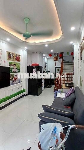 nhà lô góc thoáng trước sau30m ngõ trước nhà 2m , 3 phòng ngủ .145 LM