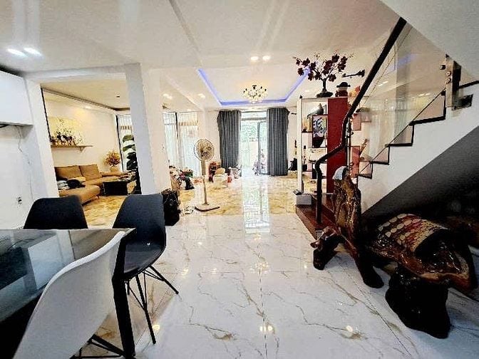 Ngang thênh thang 8m (138m2), gần Nguyễn Thị Thập & Nguyễn Văn Linh Q7