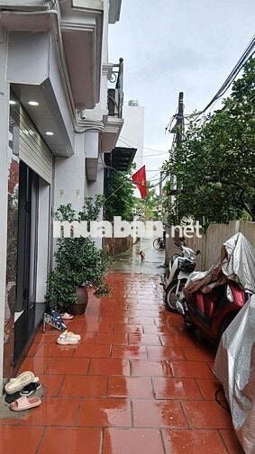 nhà lô góc thoáng trước sau30m ngõ trước nhà 2m , 3 phòng ngủ .145 LM