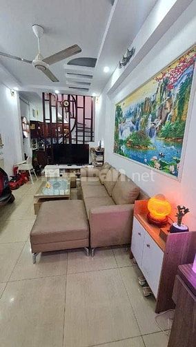 Cho thuê NHÀ 5 TẦNG full nội thất. Giá: 10 tr