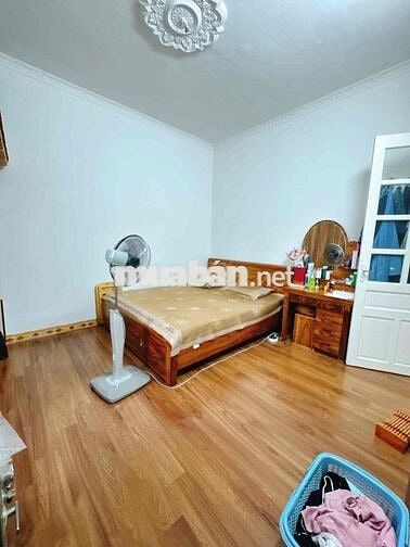 Tập thể N2 Vĩnh Phúc, BD, 3 ngủ, khách bếp, 2wc, oto đỗ chân toà nhà