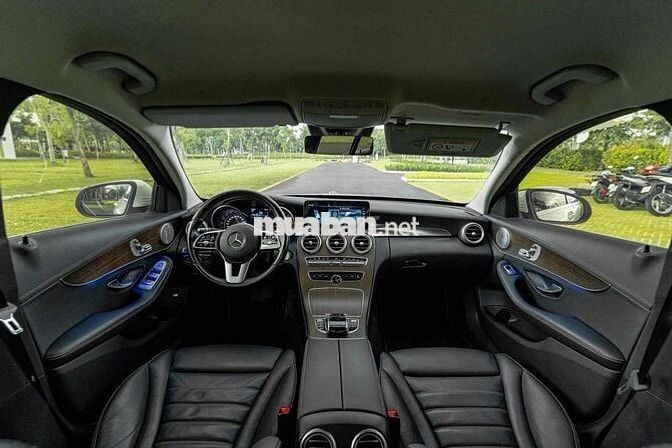 C200 Exclusive Sx 2021 màu trắng sang trọng