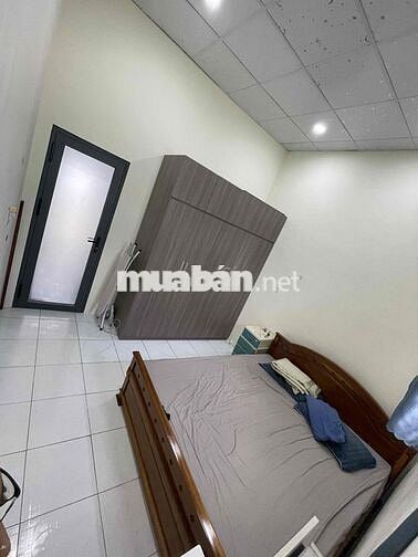 nhà 1 trệt 1 lầu 2 phòng ngủ, hẻm cách HTP 100m