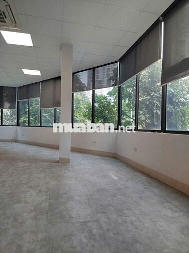 Văn phòng tầng 3,5 mặt sàn 75m2