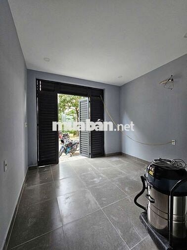 Trống phòng trệt có thể vừa ở vừa kinh doanh tạp hóa, VP phẩm,..