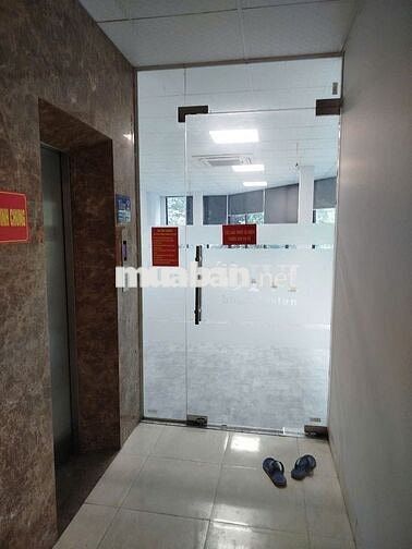 Văn phòng tầng 3,5 mặt sàn 75m2