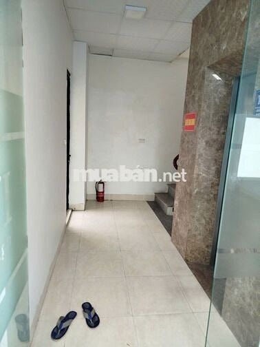 Văn phòng tầng 3,5 mặt sàn 75m2