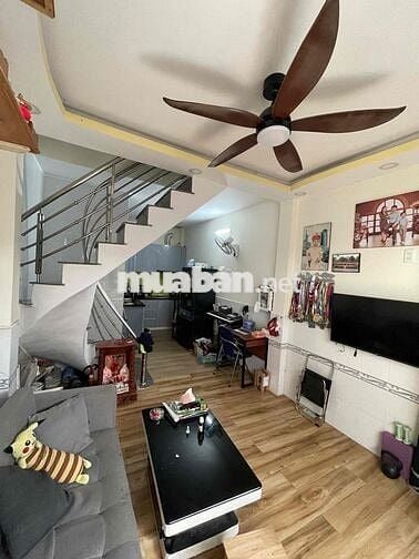 nhà 1 trệt 1 lầu 2 phòng ngủ, hẻm cách HTP 100m