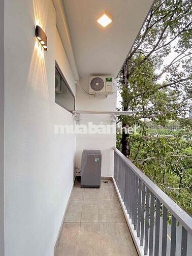 Căn Hộ 1PN Tách Bếp Ban Công 25m2 - Thang Máy - View Bờ Kè Thoáng Mát