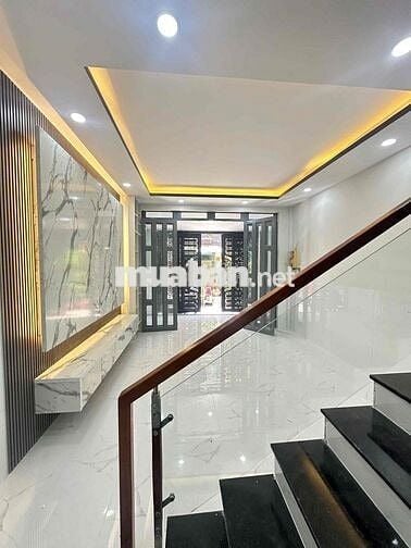 Bán nhà 4,2x10m xd 1 trệt 2 lầu +sân thượng