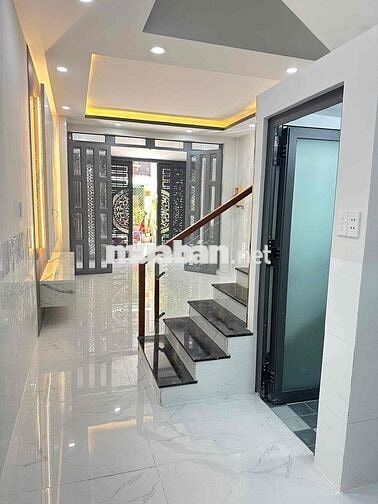 Bán nhà 4,2x10m xd 1 trệt 2 lầu +sân thượng