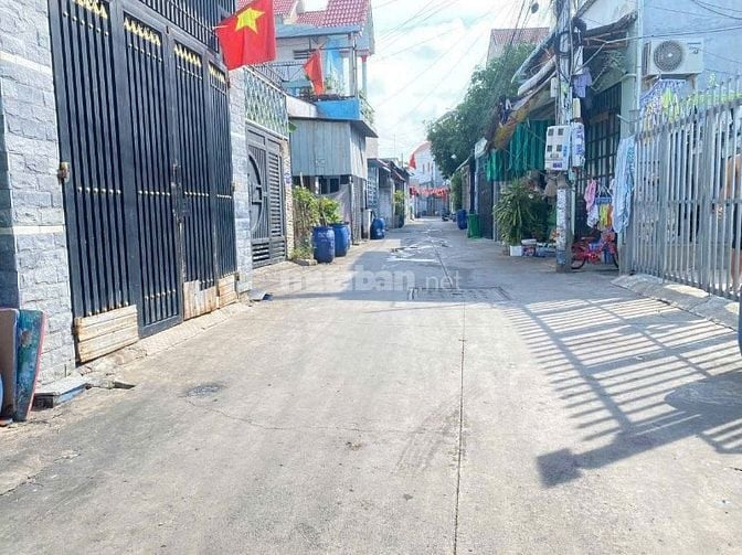 ông Sáu cần tiền gấp trả nợ. Nhờ em bán giùm căn nhà Bà Điểm Hóc Môn