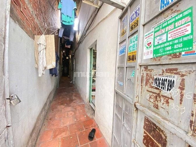ông Sáu cần tiền gấp trả nợ. Nhờ em bán giùm căn nhà Bà Điểm Hóc Môn