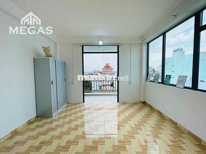STUDIO BAN CÔNG SIÊU THOÁNG SẴN NỘI THẤT GẦN NGÃ TƯ BỐN XÃ