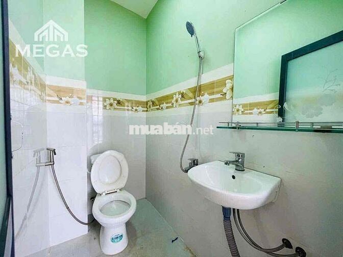 STUDIO BAN CÔNG SIÊU THOÁNG SẴN NỘI THẤT GẦN NGÃ TƯ BỐN XÃ