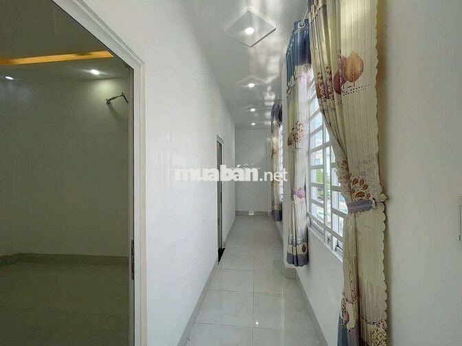 Cho thuê nhà mái thái căn góc hẻm 385 lê Hồng Phong phú hòa