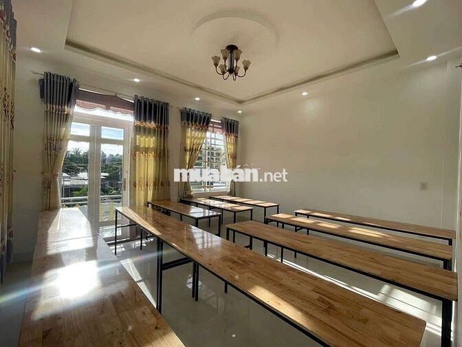 Cho thuê nhà mái thái căn góc hẻm 385 lê Hồng Phong phú hòa