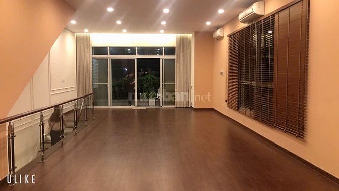 Cho thuê shophouse StarHill Phú Mỹ Hưng giá 40 triệu ( 180m 2 tầng)
