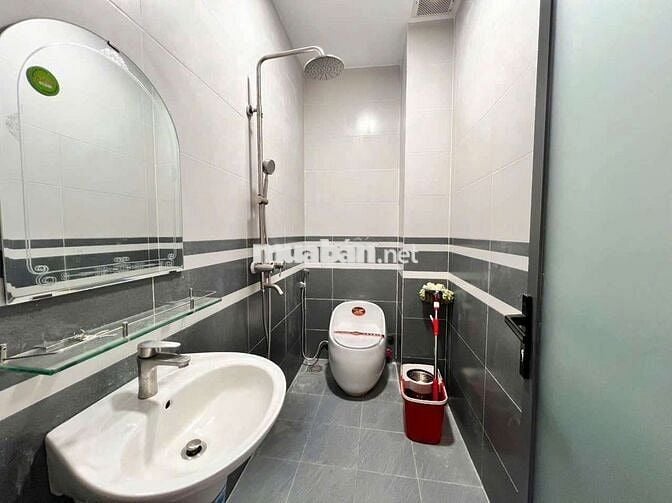 Nhà 3 Tầng Trung Tâm Y Tế Dĩ An Đường Nhựa Xe Tải DT 68m 5,5 ×12,5 3PN