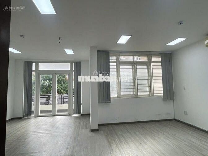 🏠  Nhà Cho Thuê Khu Sân Bay_P2_10x18m_Trệt 2 Lầu, Có Sẵn Máy Lạnh.