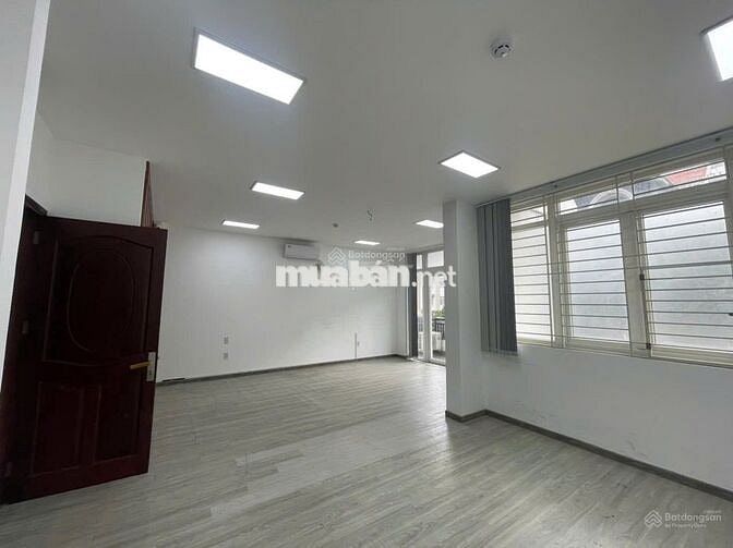 🏠  Nhà Cho Thuê Khu Sân Bay_P2_10x18m_Trệt 2 Lầu, Có Sẵn Máy Lạnh.