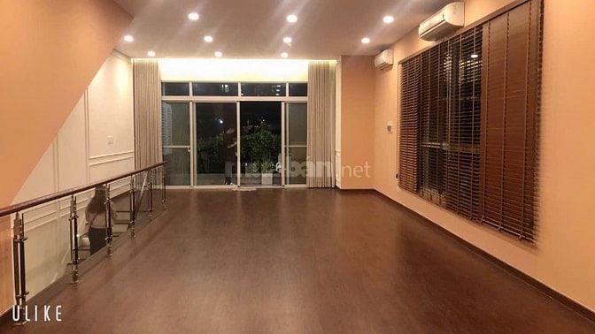 Cho thuê shophouse StarHill Phú Mỹ Hưng giá 40 triệu ( 180m 2 tầng)