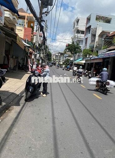 Cần bán nhà MT khu chợ vải Lê Văn Phan