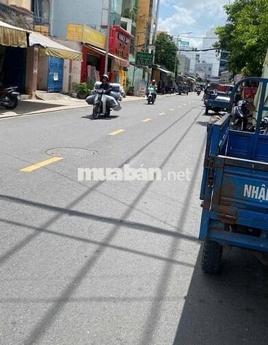 Cần bán nhà MT khu chợ vải Lê Văn Phan