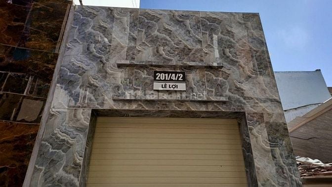 Bán nhà hai mặt hẻm, CÁCH LÊ LỢI MỘT ĐƯỜNG THẲNG 20m. 