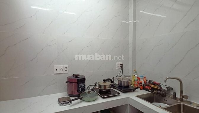 Bán nhà hai mặt hẻm, CÁCH LÊ LỢI MỘT ĐƯỜNG THẲNG 20m. 