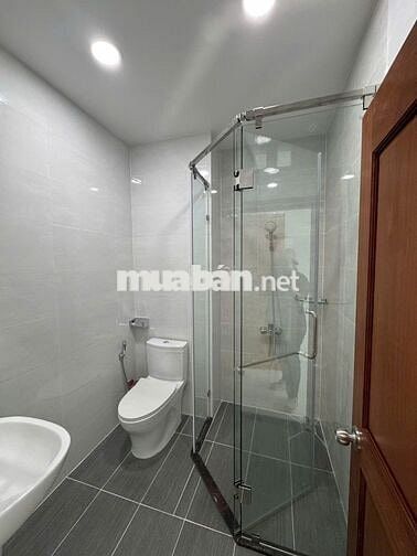 Cho thuê nhà  MT Gần Đề Thám, Q1, 4x20m Trệt + 3L+ sân thượng - 65Tr