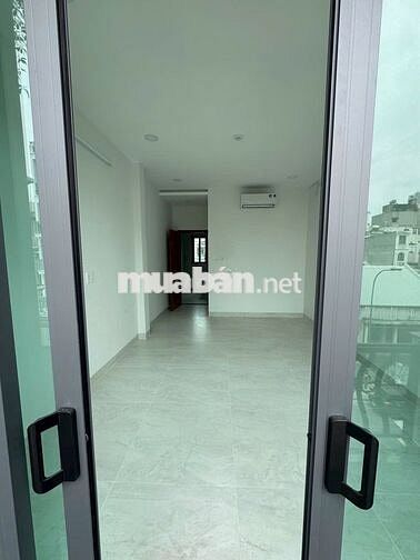 Cho thuê nhà  MT Gần Đề Thám, Q1, 4x20m Trệt + 3L+ sân thượng - 65Tr