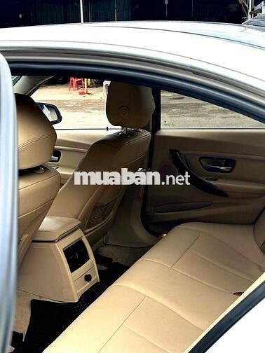 BMW 3 Series 2015 320i - 85000 km