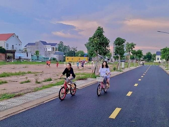 1tỷ2 có nên mua đất 100m2, ngay KDC, mặt tiền Phùng Hưng 42m, sổ sẵn?