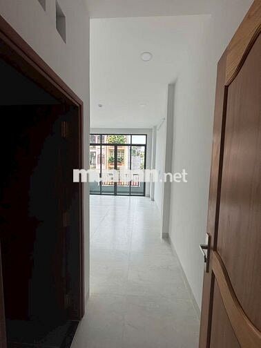 Cho thuê nhà  MT Gần Đề Thám, Q1, 4x20m Trệt + 3L+ sân thượng - 65Tr