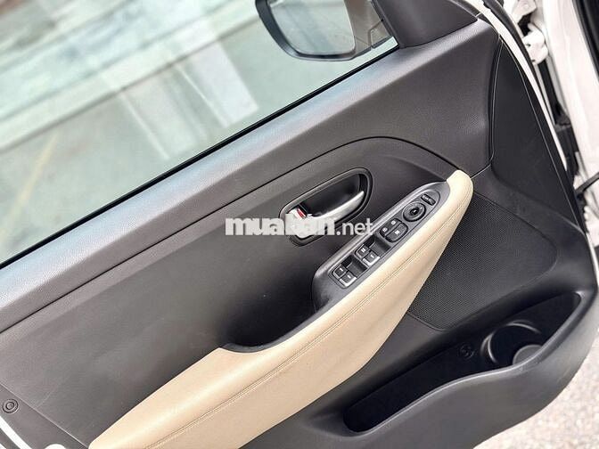 Kia Rondo GAT 2022  - 28000KM, Màu trắng cực đẹp