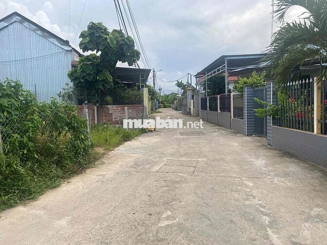 Đất kiệt Nam Kỳ Khởi Nghĩa ngay bến xe Đức Long