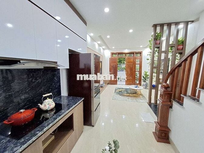 NHÀ ĐẸP 5 TẦNG FULL NỘI THẤT Ở BÁT KHỐI, LONG BIÊN ĐỐI DIỆN AEON