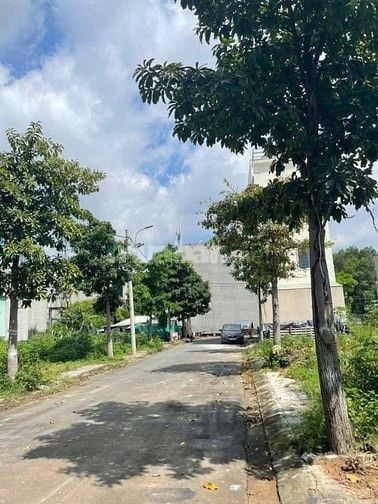 Bán GẤP lô đất kế bên Vinhomes Q9( cũ) - DT: 50,6m2 - 2tỷ8