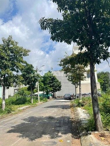 Bán GẤP lô đất kế bên Vinhomes Q9( cũ) - DT: 50,6m2 - 2tỷ8