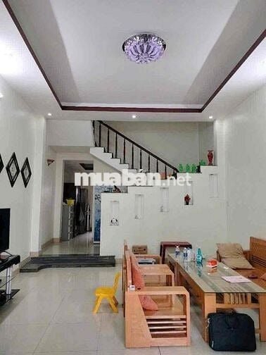 Nhà có sân thoáng full nội thất chỉ 700tr
