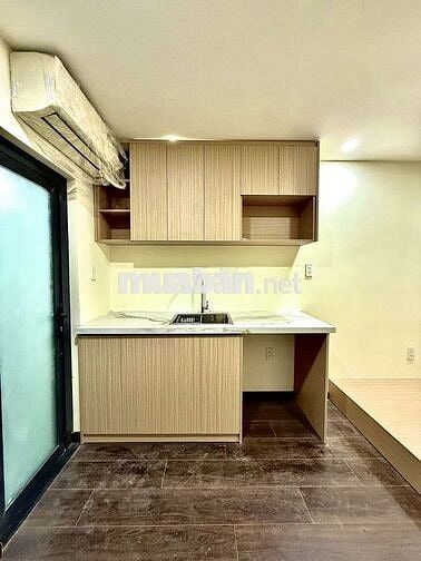 CHDV Cạnh MT(  Ngã 4 Hàng Xanh)- 108M2  6 Tầng - 16P Khép kính
6x18M2)
